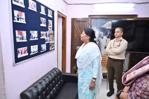 मराठी पाऊल पडते पुढे……